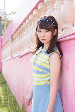 电车蓝衣女